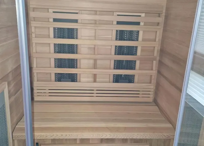 G28 Eingezaeuntes Mit Infrarotkabine By Interhome *